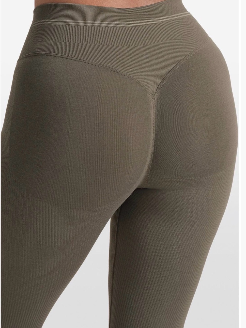 SKIMS Ribbed Leggings in oat moss/dune-M
